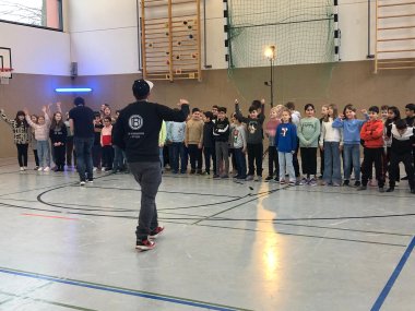 Kulturstrolche during the video recording in the gym