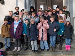 This year's swimmers. Taking part for the first time: the children from class 2c, who proudly represented the second year.