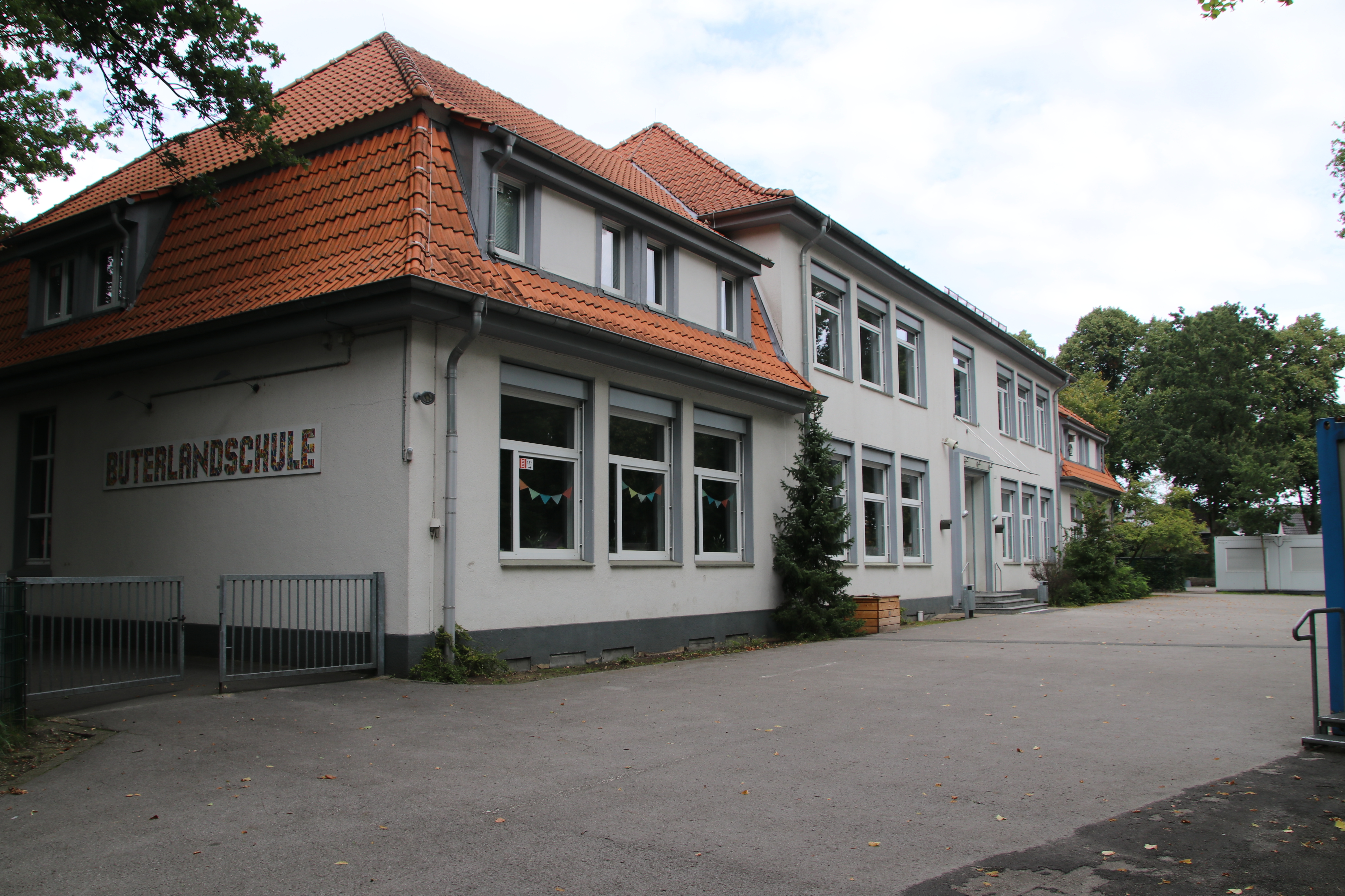 L'ancien bâtiment scolaire vu de côté