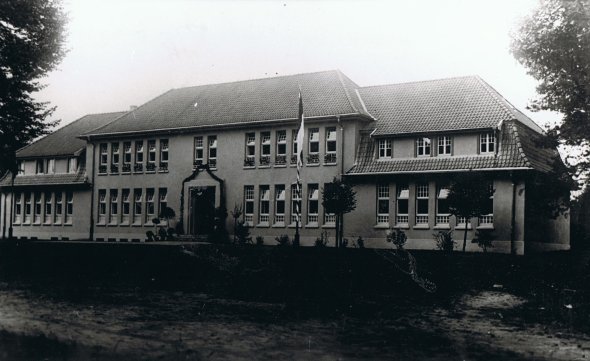 Bangunan utama Sekolah Buterland pada tahun 1929