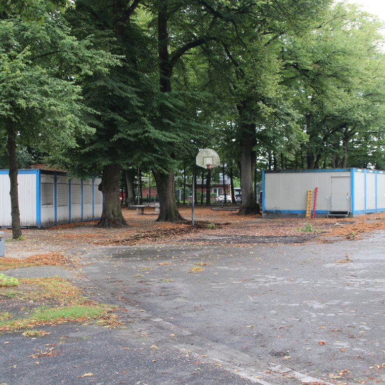 Bare noen få containere igjen i skolegården