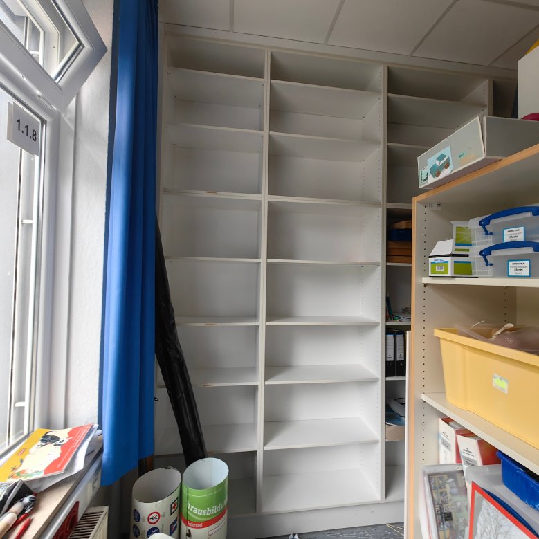 de oude, gedeeltelijk lege mediaruimte