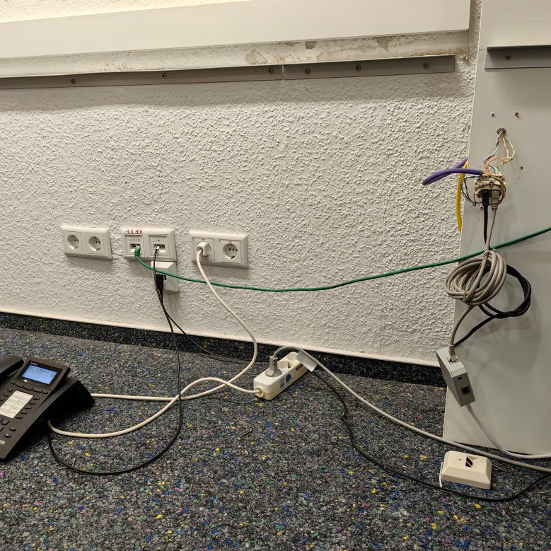 o telefone deixado para trás