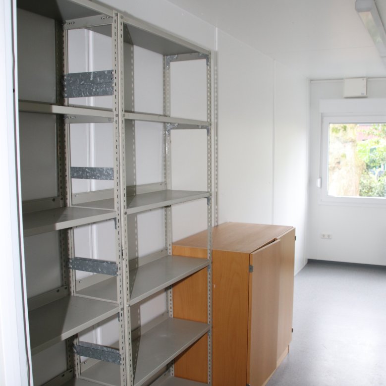 în containere