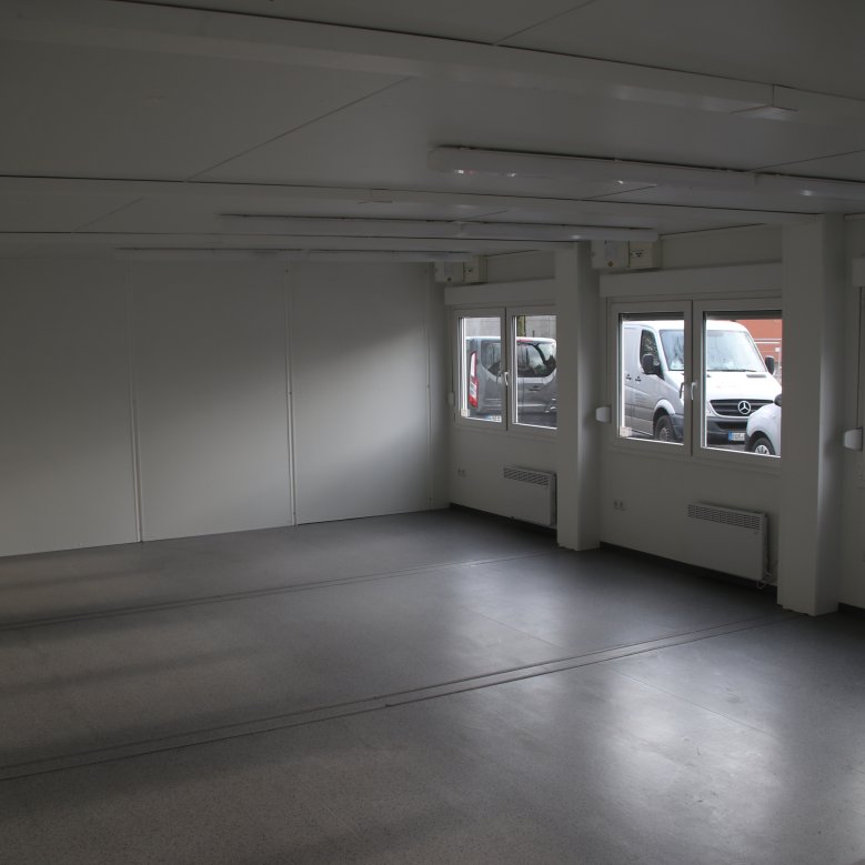 in den Container