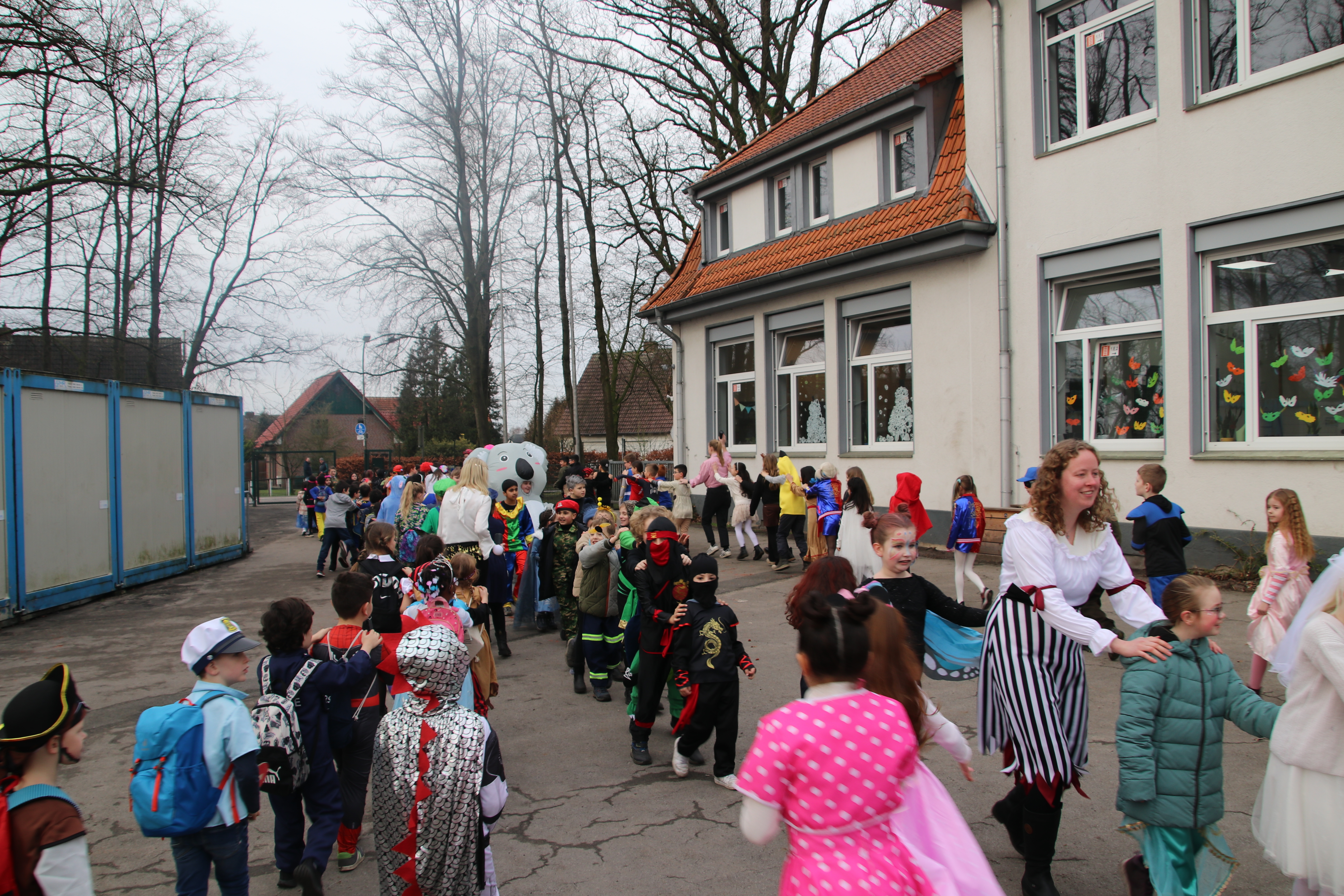 Die Polonäse auf dem Schulhof